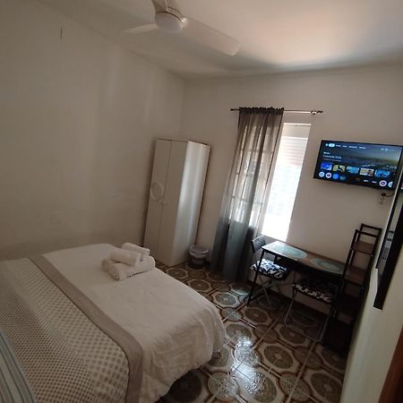 Malaga Center Rooms Luaran gambar